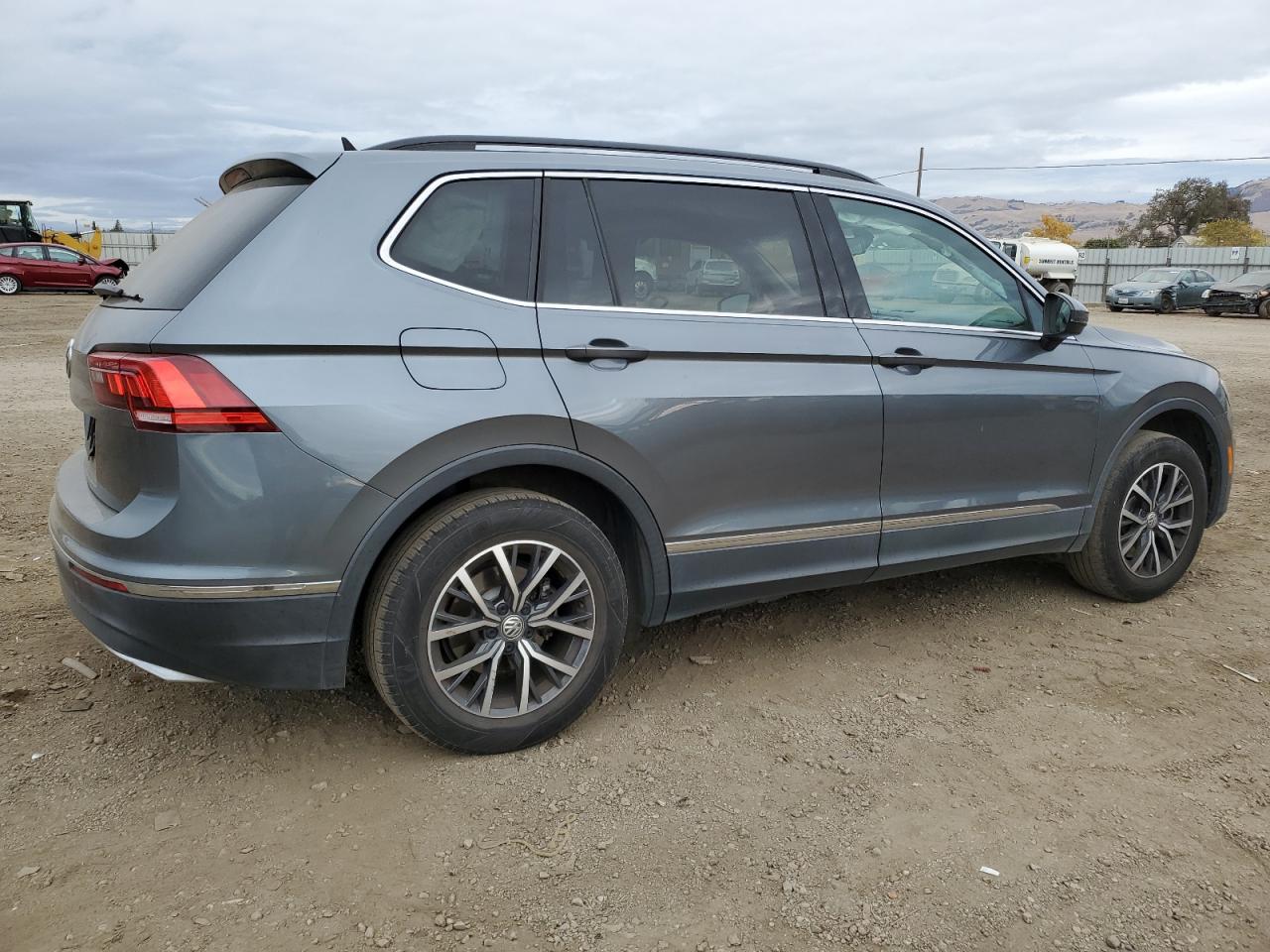 2020 Volkswagen Tiguan - Image 3