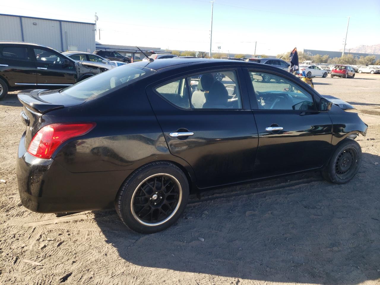 VIN 3N1CN7AP6KL835256 2019 NISSAN VERSA no.3