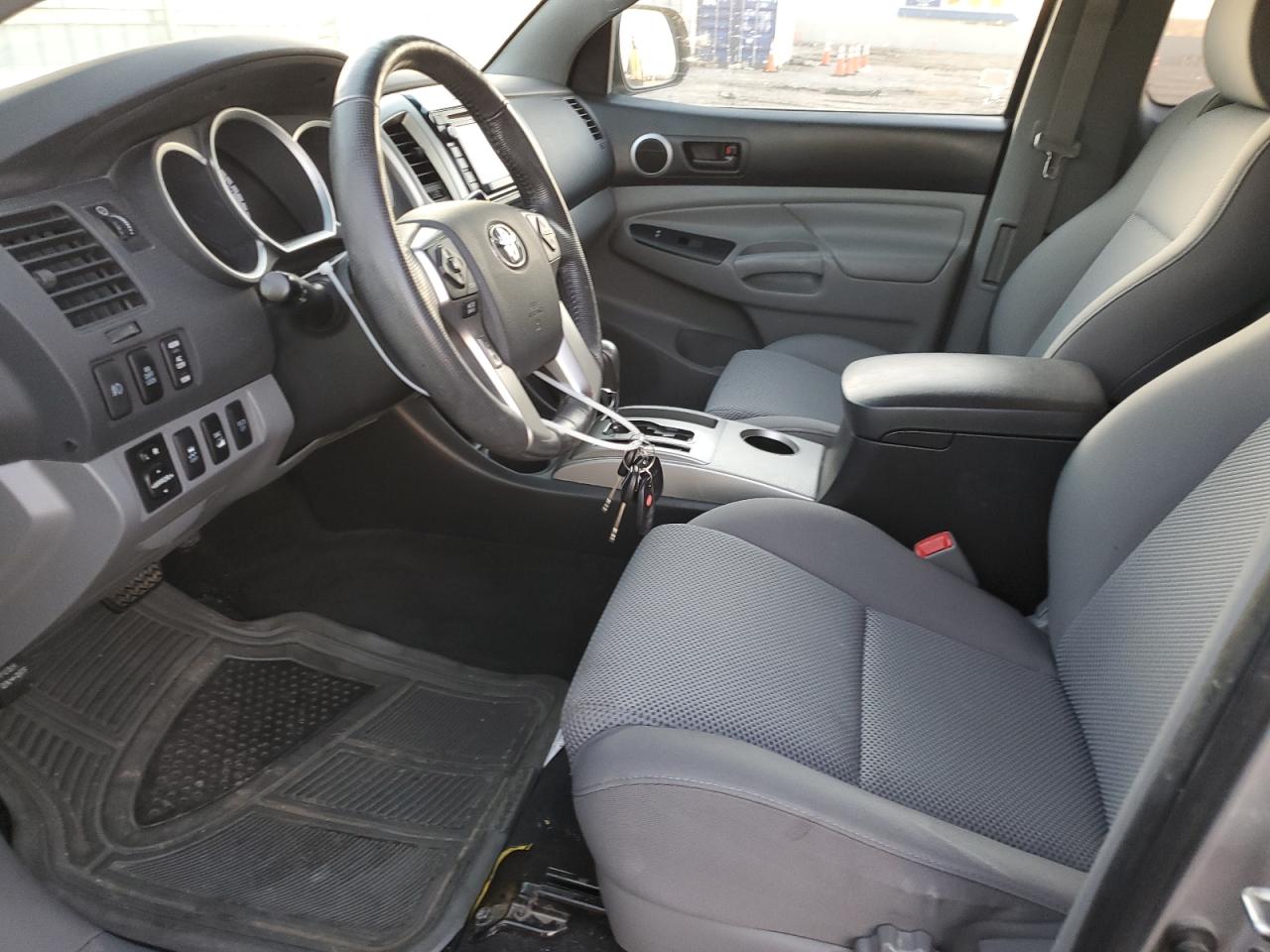 2015 Toyota Tacoma - Image 7