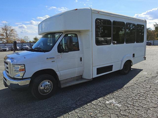 2015 Ford Econoline E350 Super Duty Cutaway Van