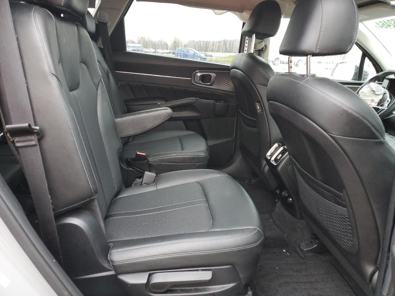 2022 Kia Sorento - Image 11
