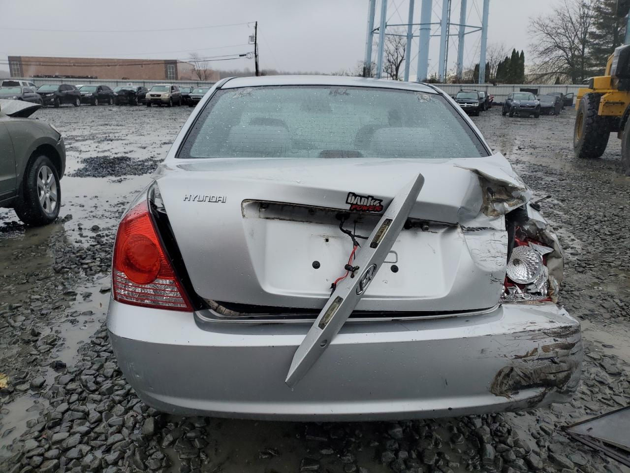 2004 Hyundai Elantra - Image 6