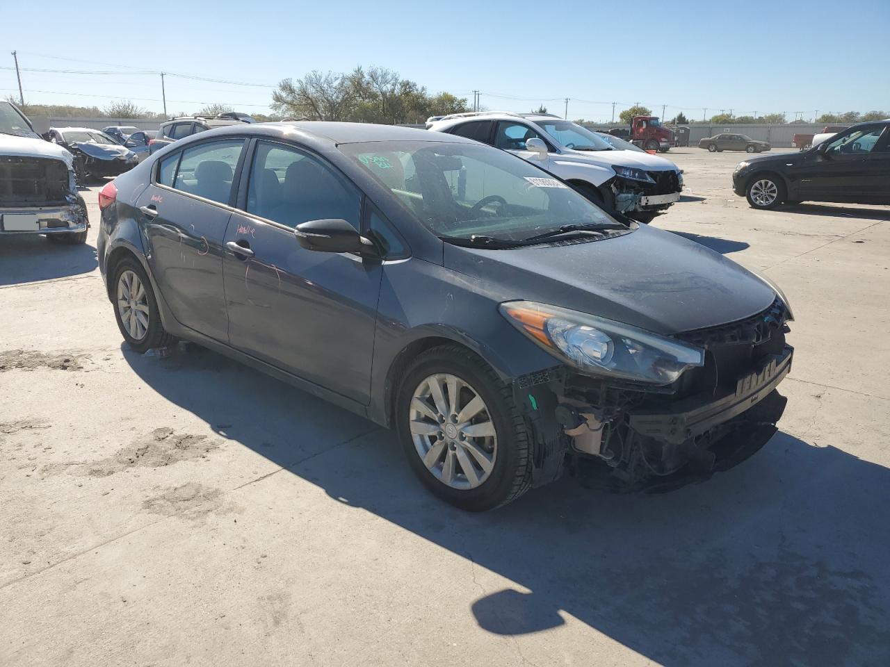 VIN KNAFX4A64F5413970 2015 KIA FORTE no.4