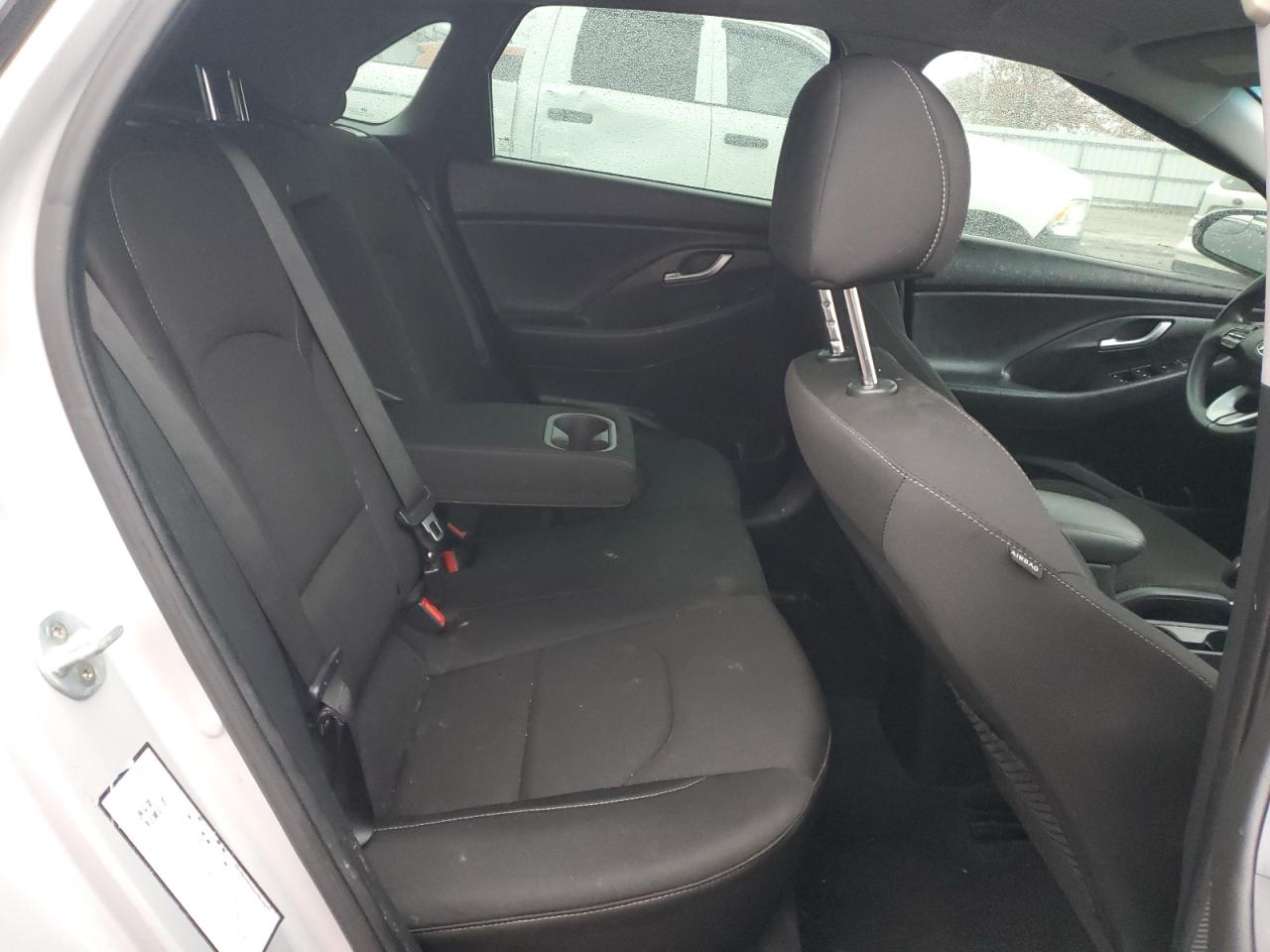 2018 Hyundai Elantra - Image 10