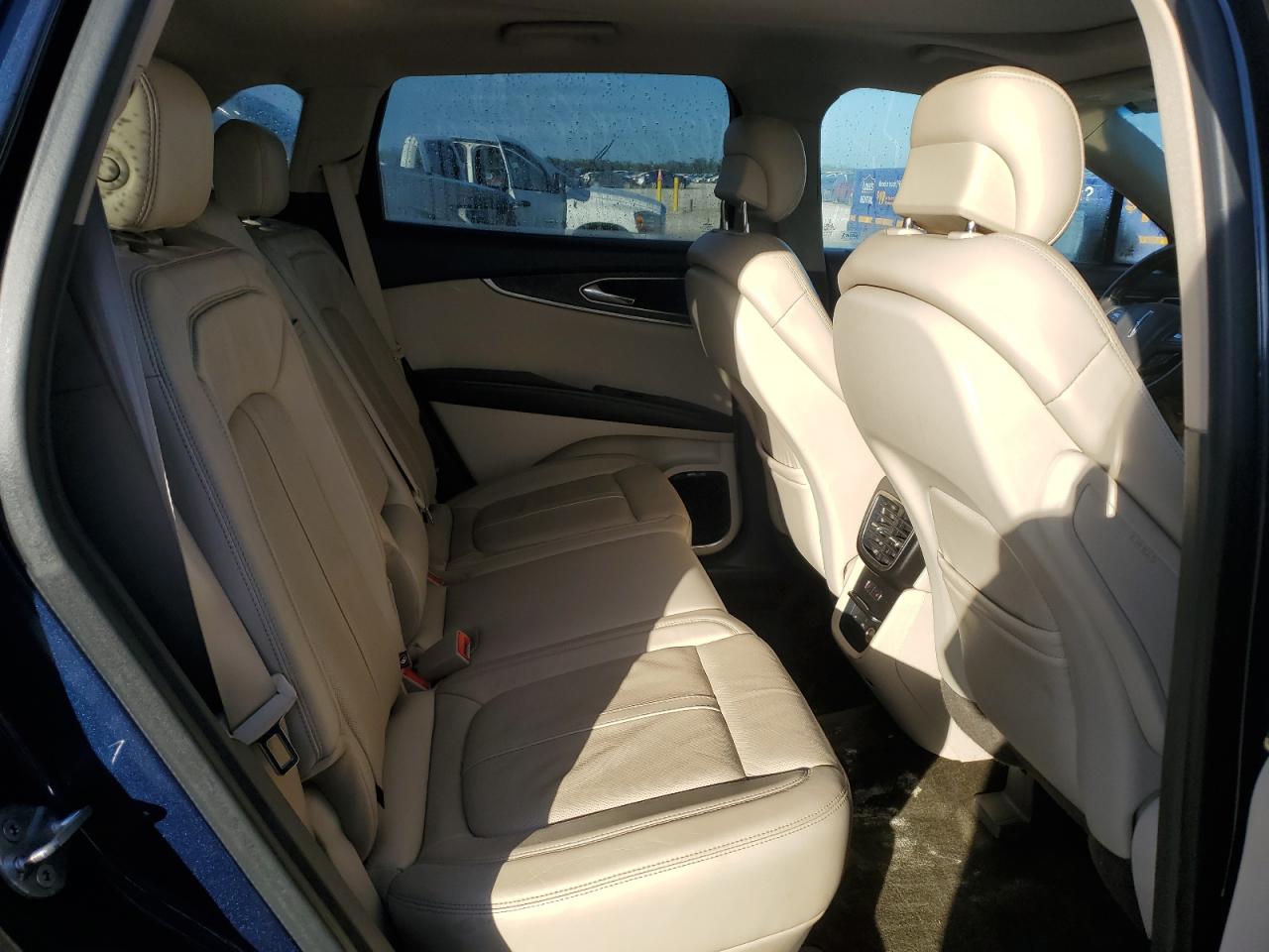 2017 Lincoln MKX - Image 11