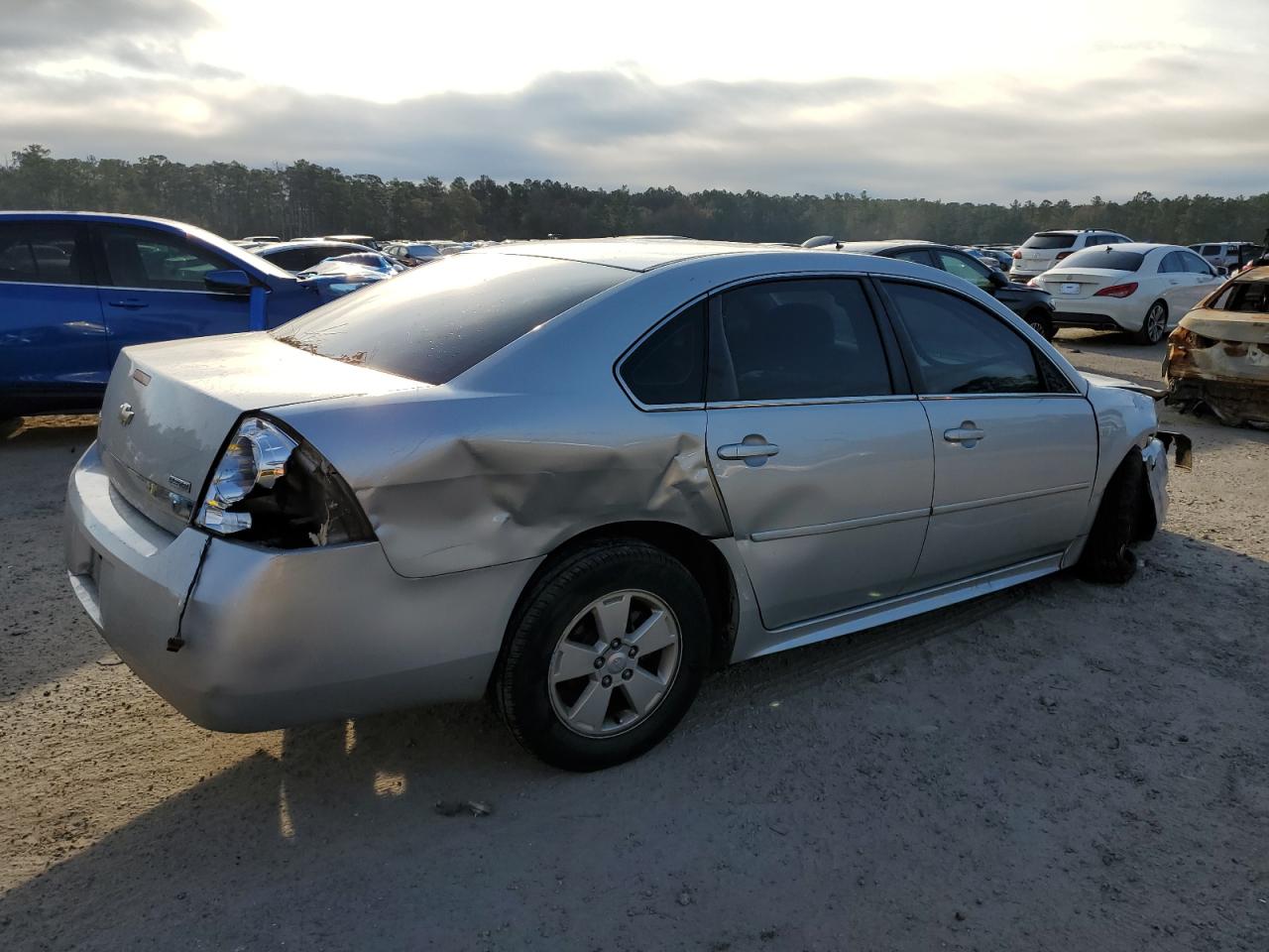 2011 Chevrolet Impala - Image 3