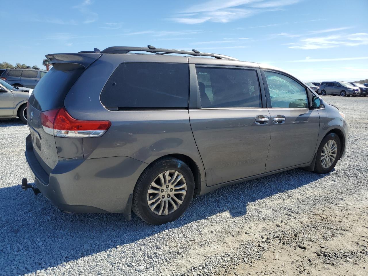 2011 Toyota Sienna - Image 3