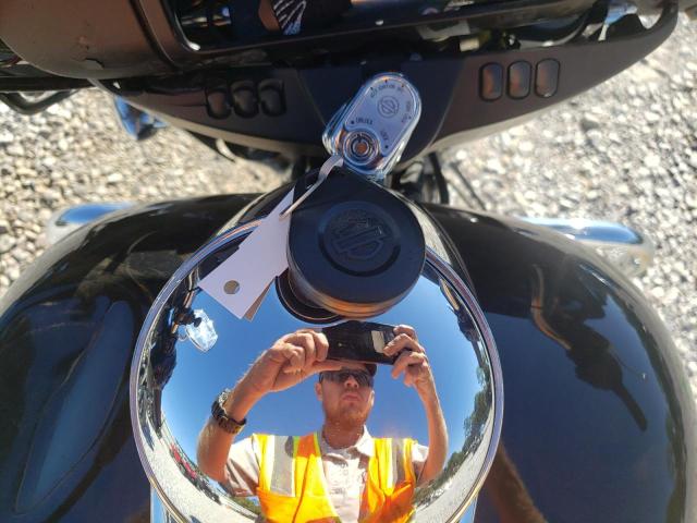  HARLEY-DAVIDSON FL 2022 Чорний
