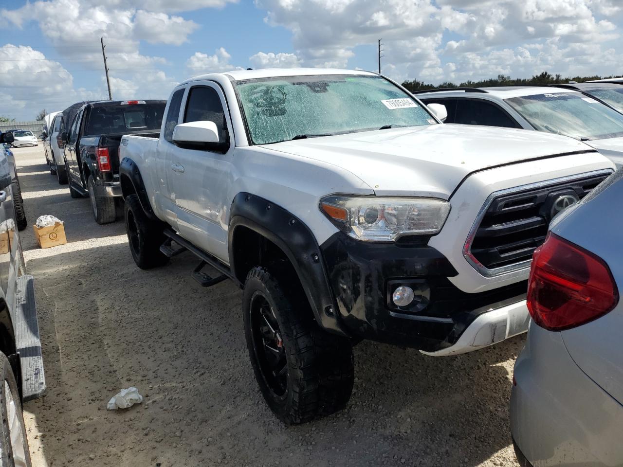 VIN 5TFRZ5CN2KX073608 2019 TOYOTA TACOMA no.4