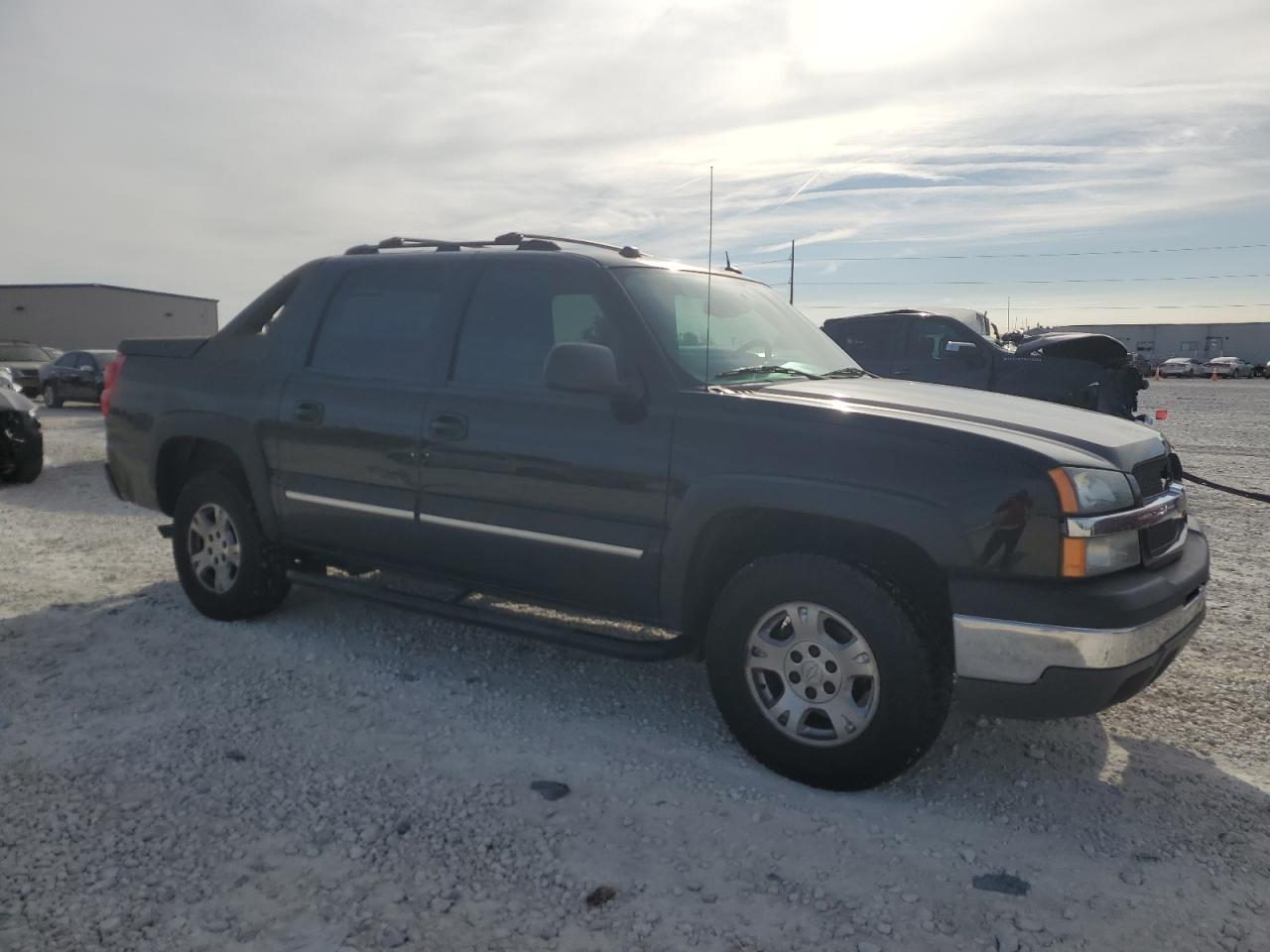 2004 Chevrolet Avalanche - Image 4