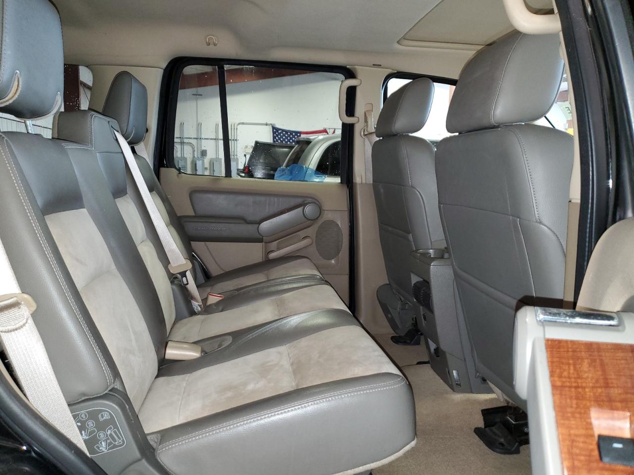 2007 Ford Explorer - Image 11
