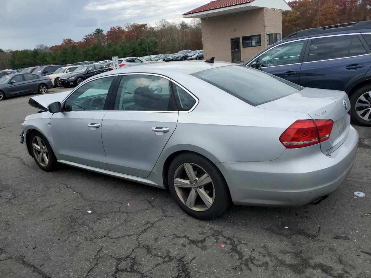 2015 Volkswagen Passat - Image 2