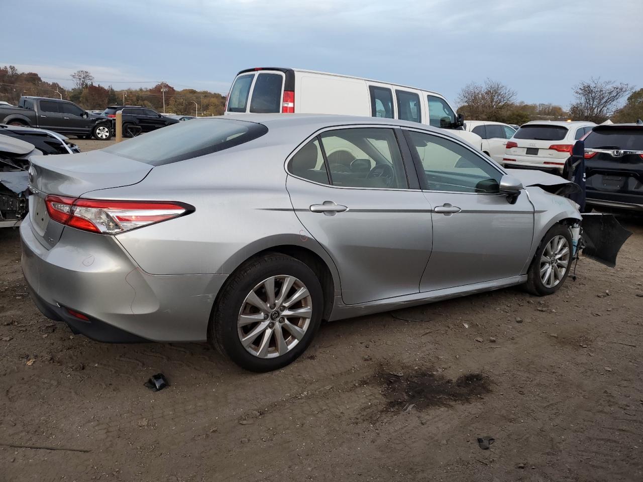 VIN JTNB11HKXJ3028076 2018 TOYOTA CAMRY no.3