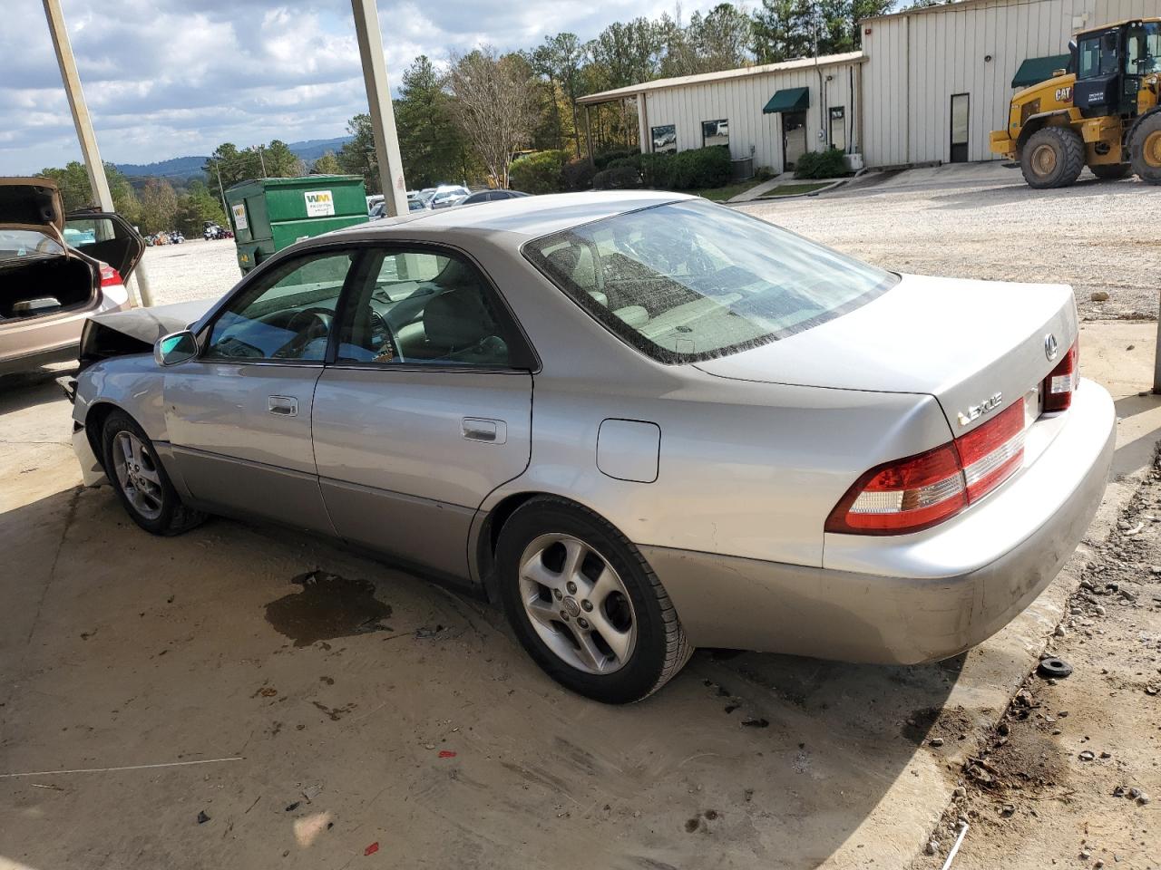 2001 Lexus ES - Image 2