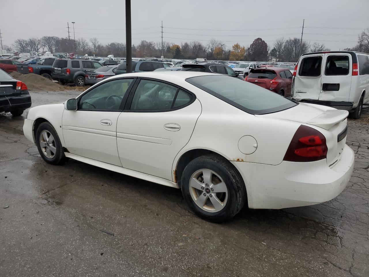 2006 Pontiac Grand Prix - Image 2