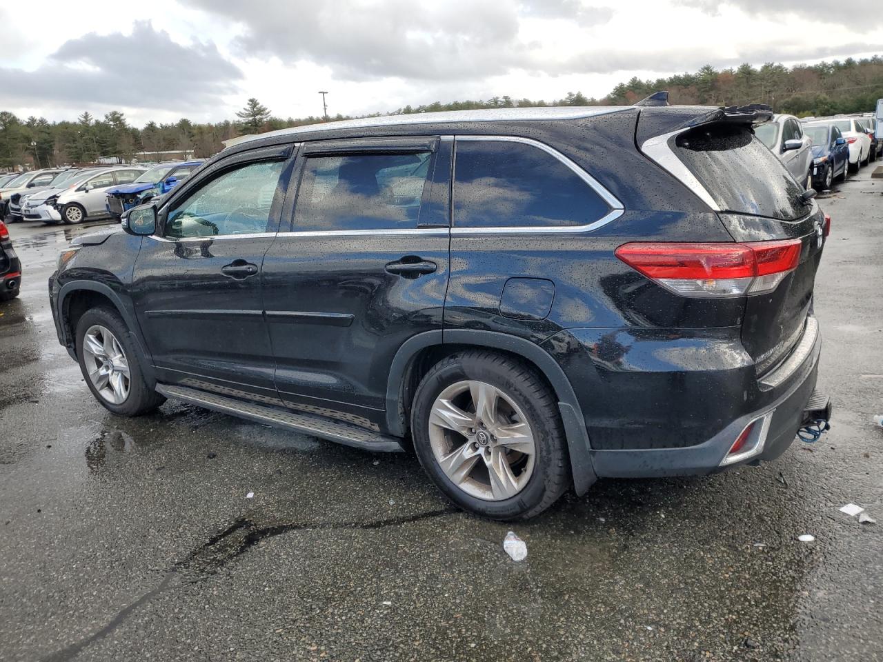 2018 Toyota Highlander - Image 2