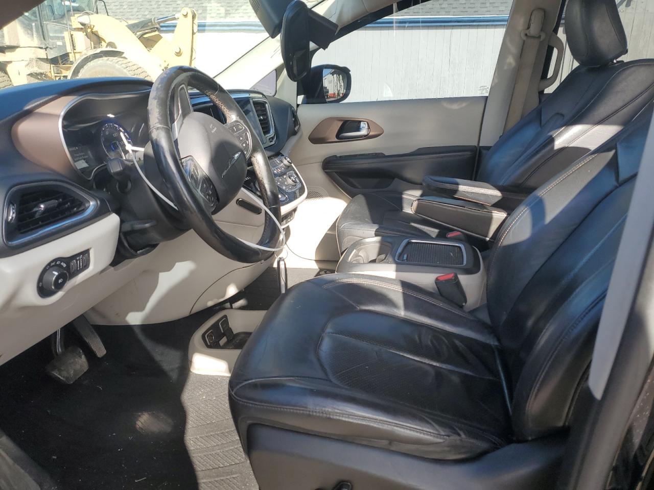 2017 Chrysler Pacifica - Image 7