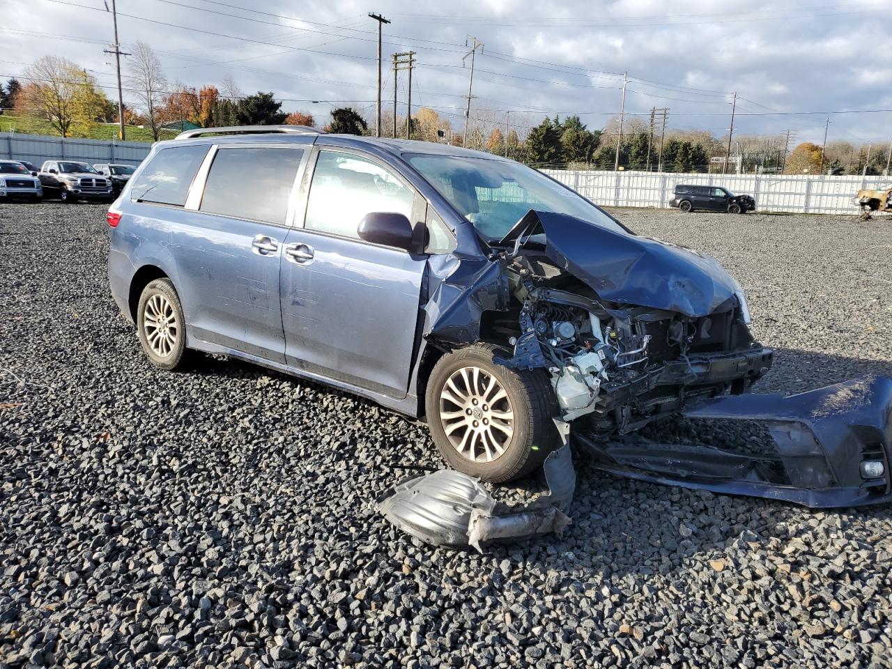 2018 Toyota Sienna - Image 4
