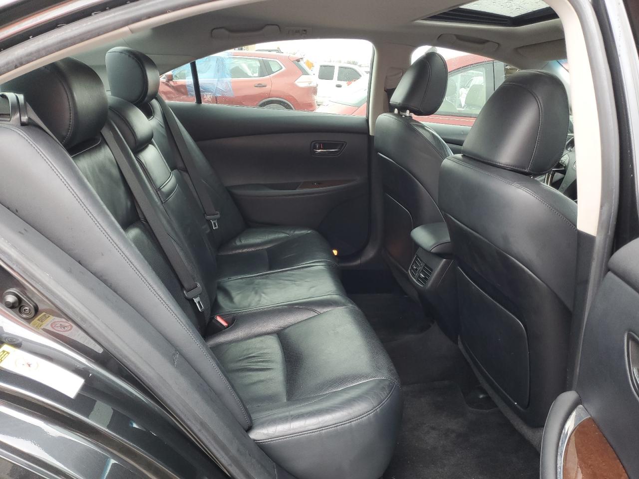 2010 Lexus ES - Image 10