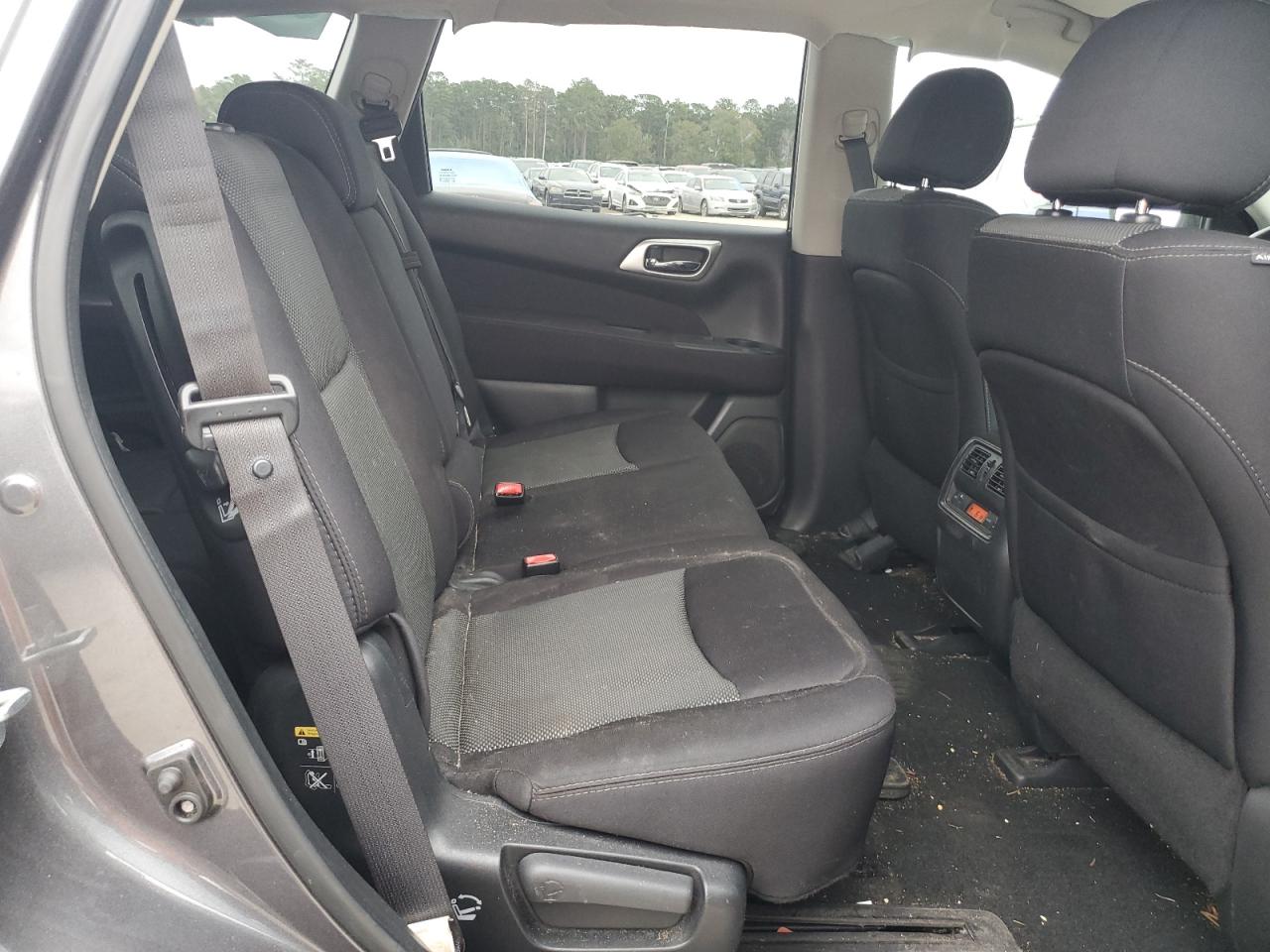 2017 Nissan Pathfinder - Image 11