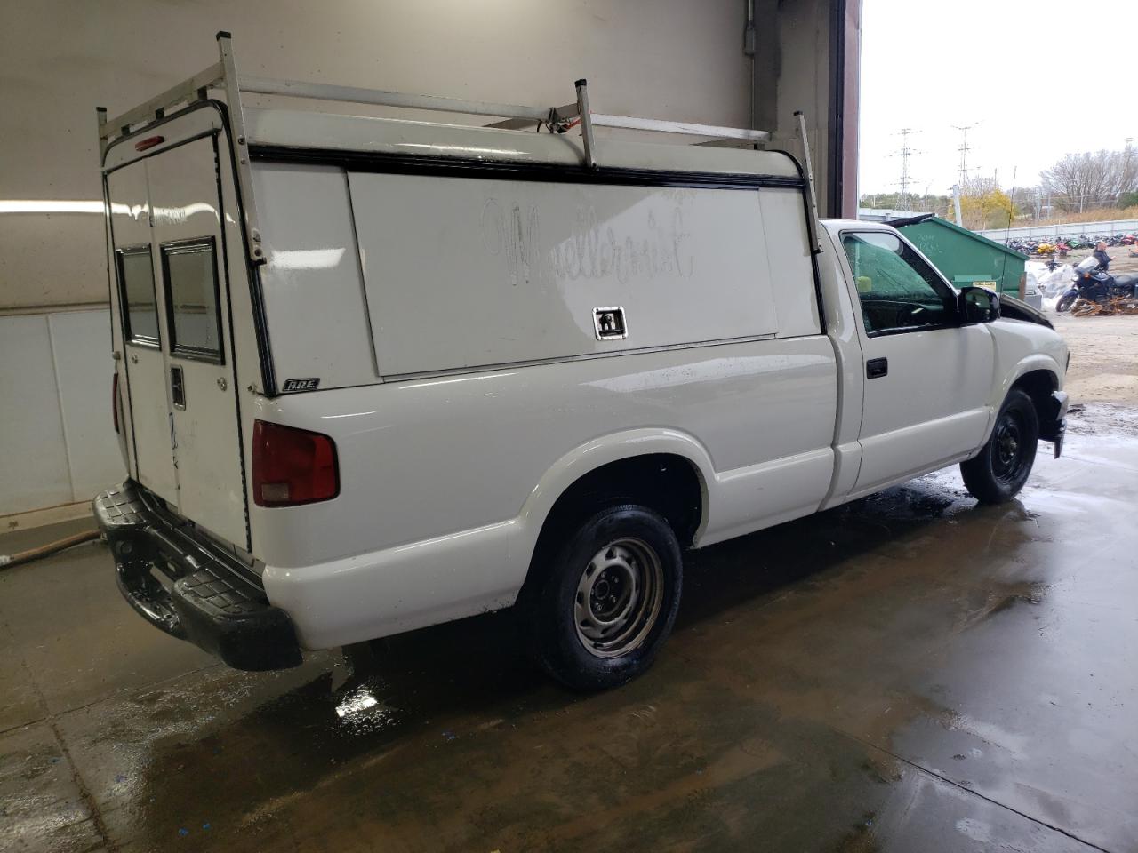 2003 Chevrolet S-10 Pickup - Image 3