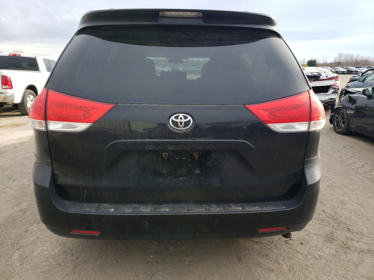 2012 Toyota Sienna - Image 6