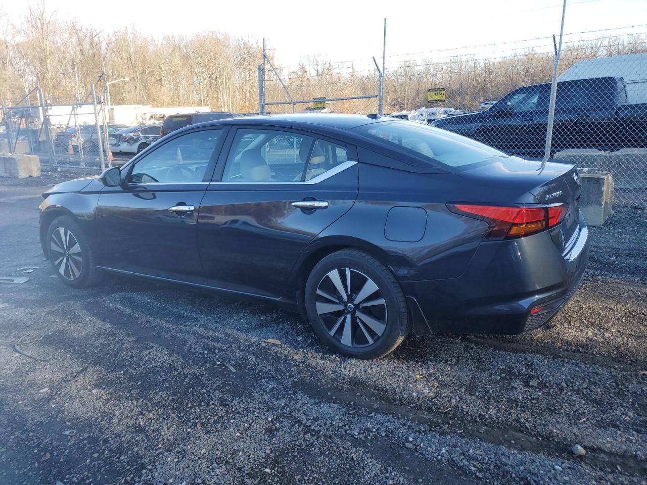 2021 Nissan Altima - Image 2