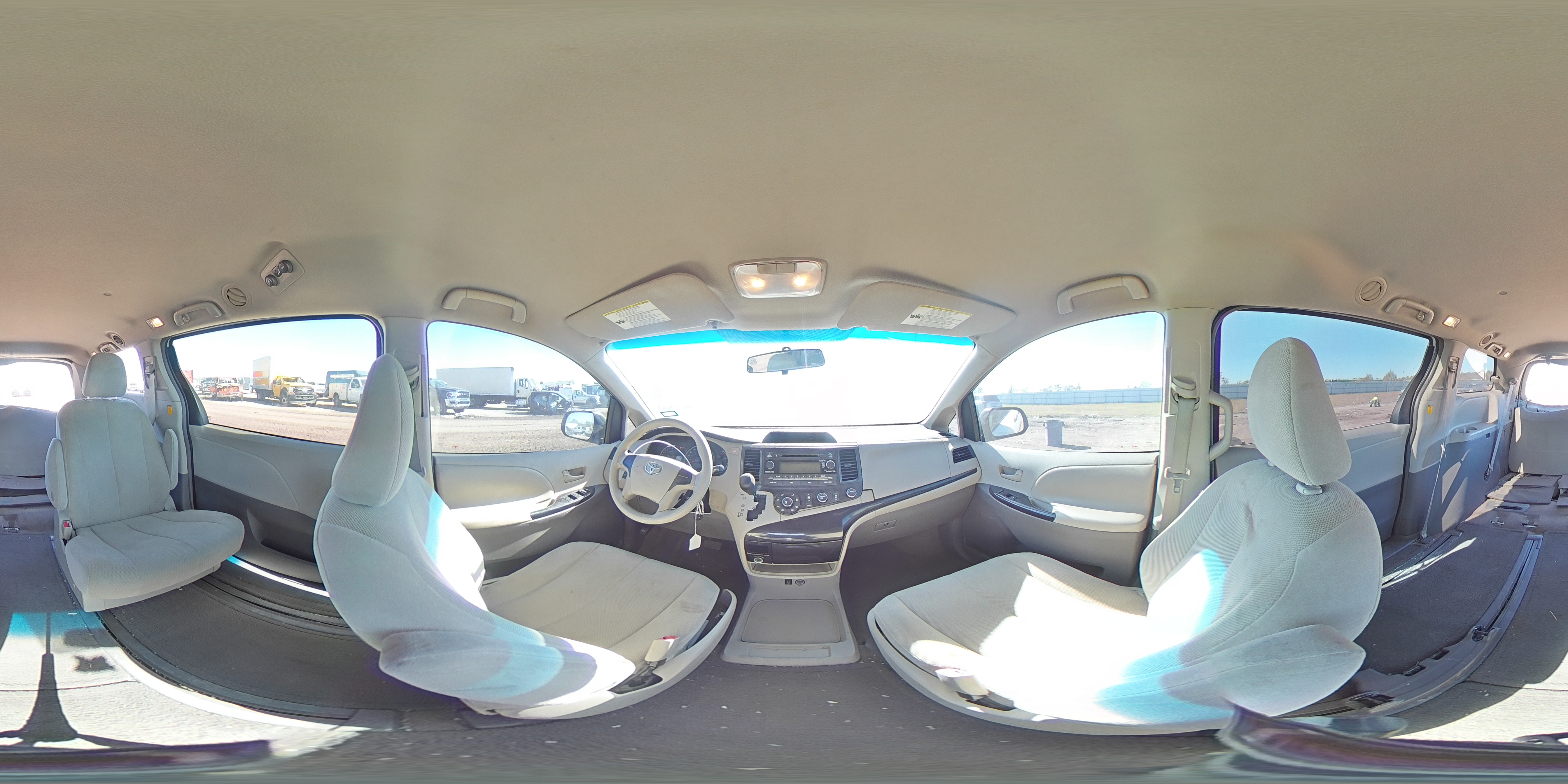2011 Toyota Sienna - Image 13