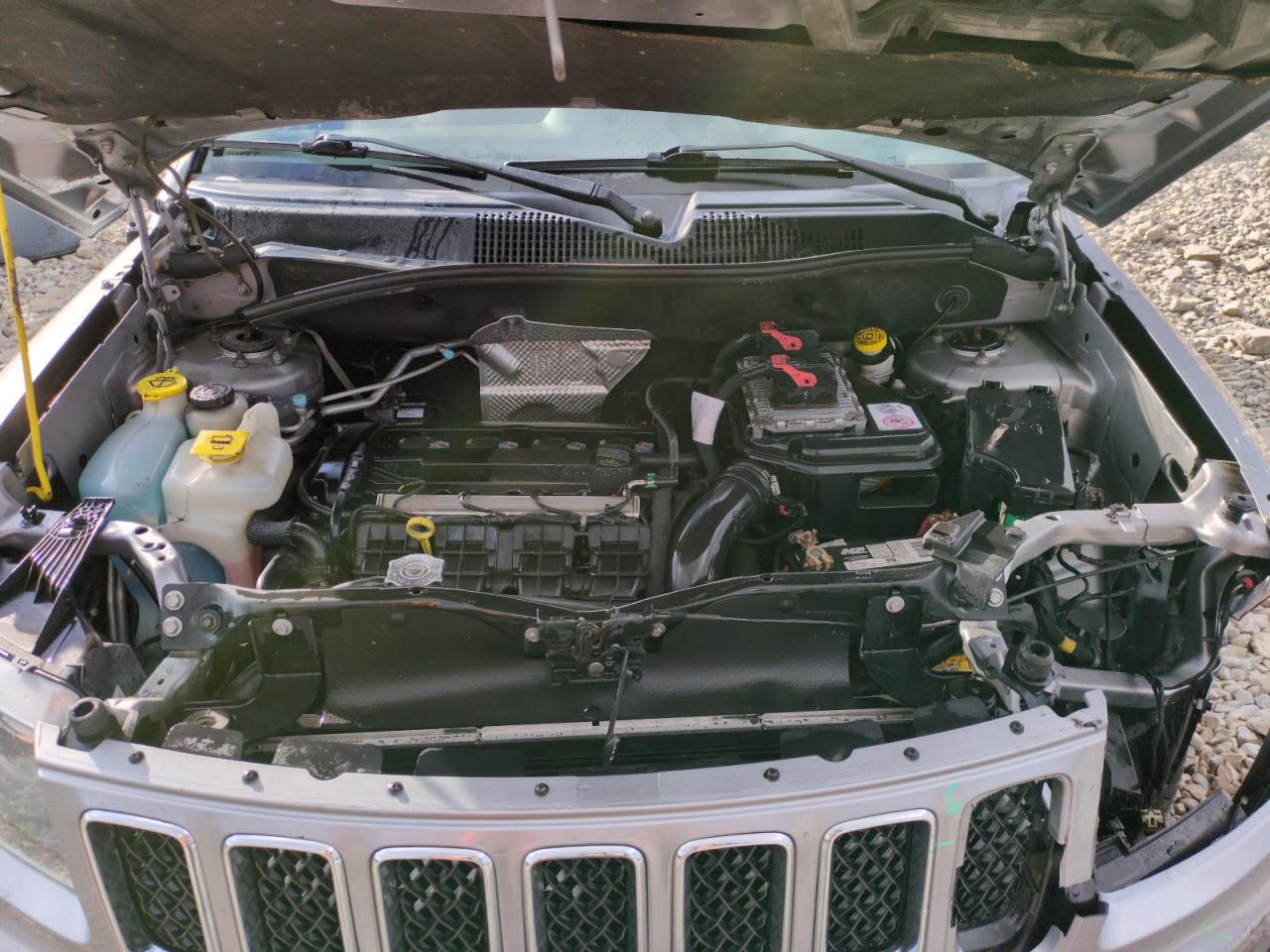 2016 Jeep Compass - Image 11
