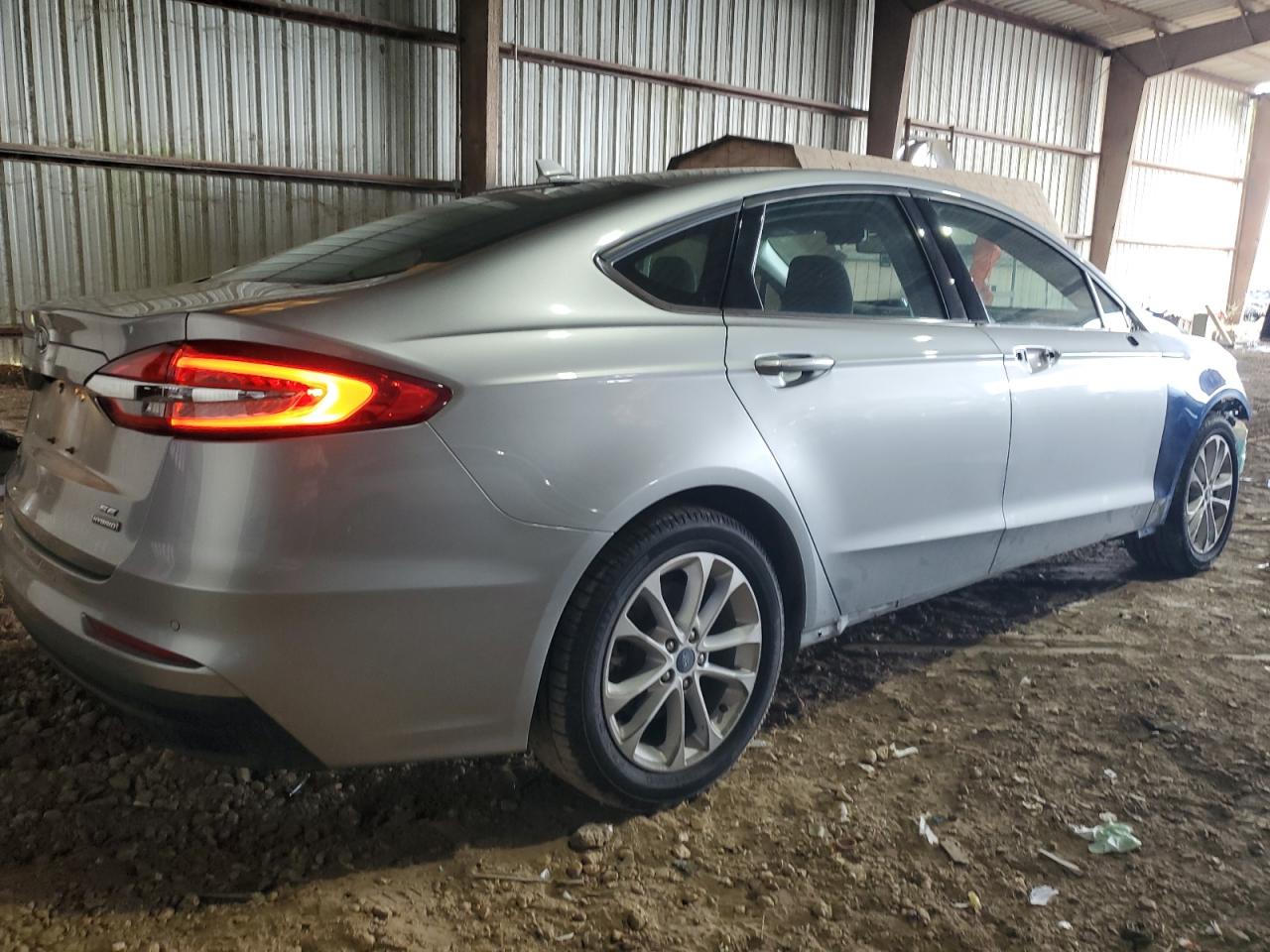 2020 Ford Fusion - Image 3
