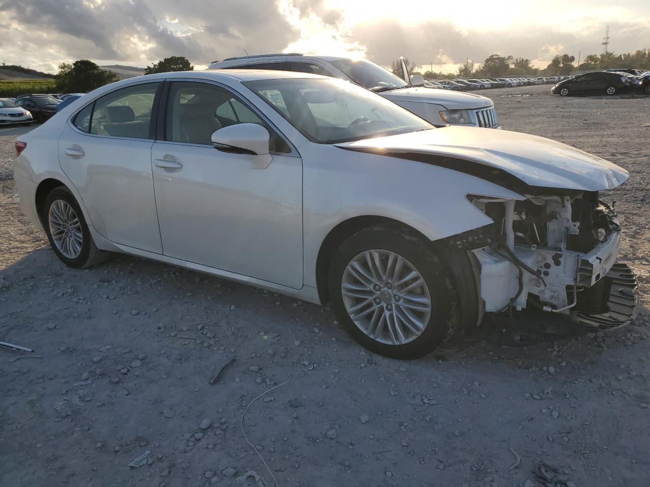2014 Lexus ES - Image 4
