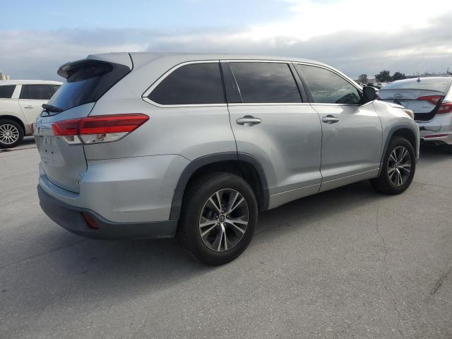  TOYOTA HIGHLANDER 2017 Серебристый