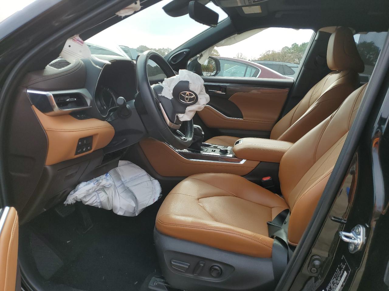 2022 Toyota Highlander - Image 7