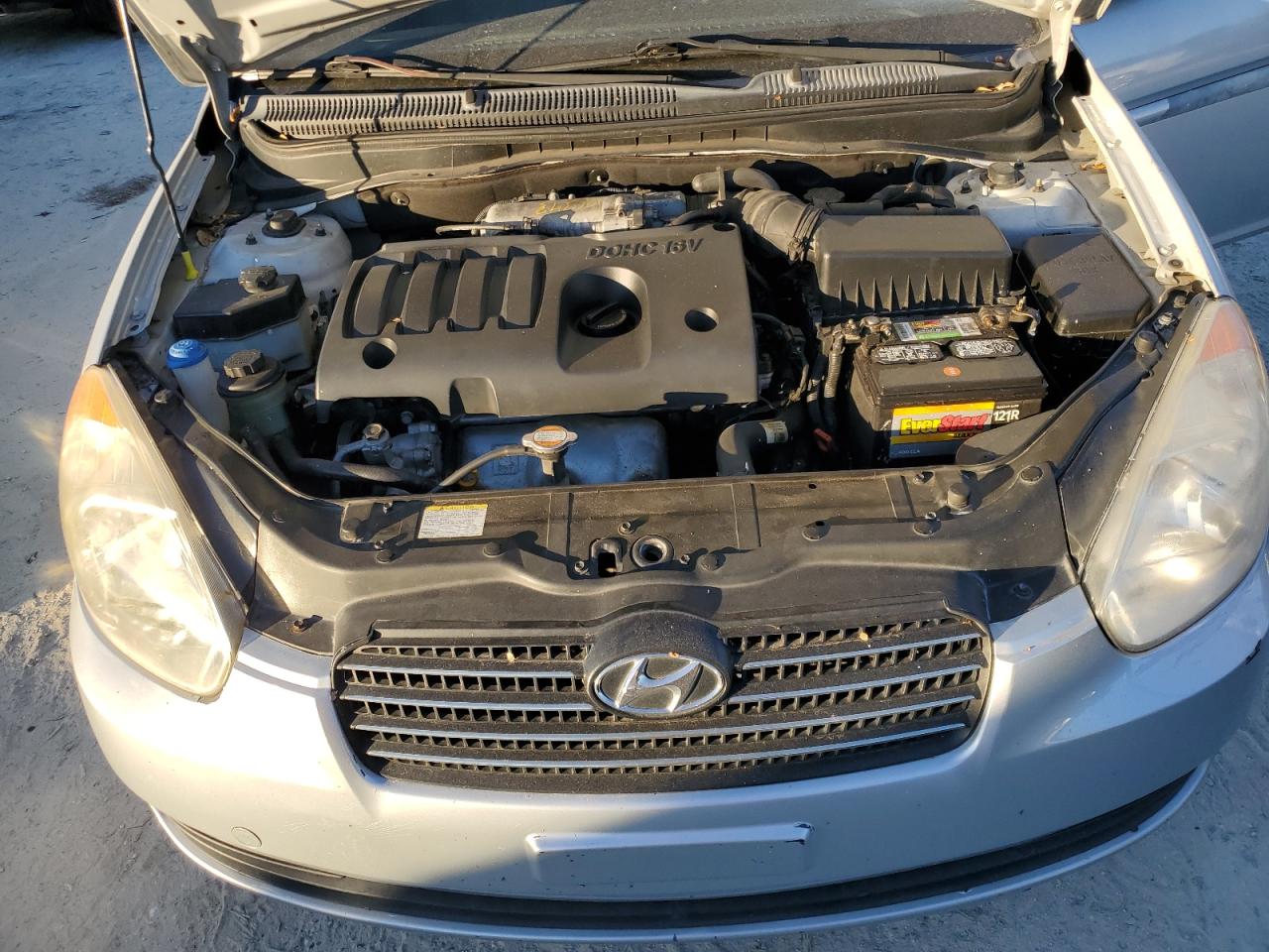 2011 Hyundai Accent - Image 11