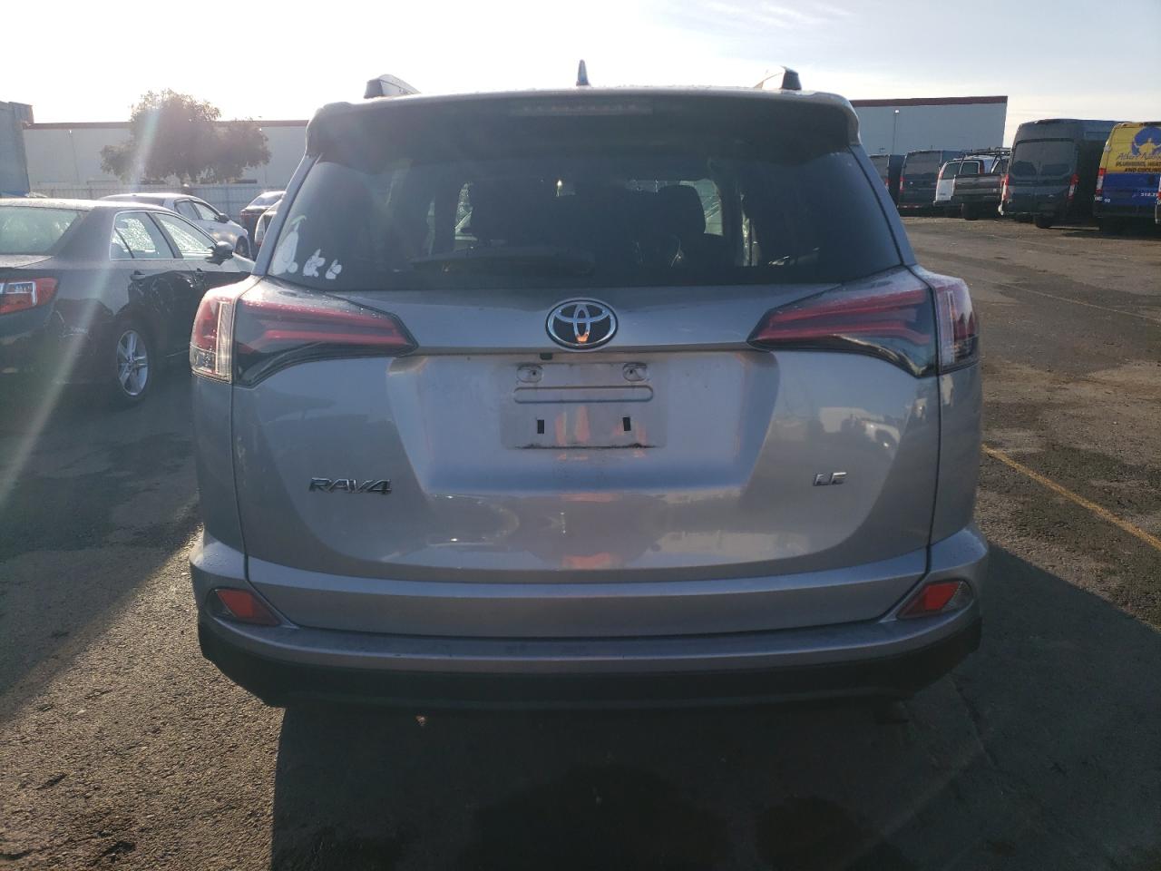 2018 Toyota Rav4 Le VIN: 2T3ZFREV1JW493893 Lot: 80693364