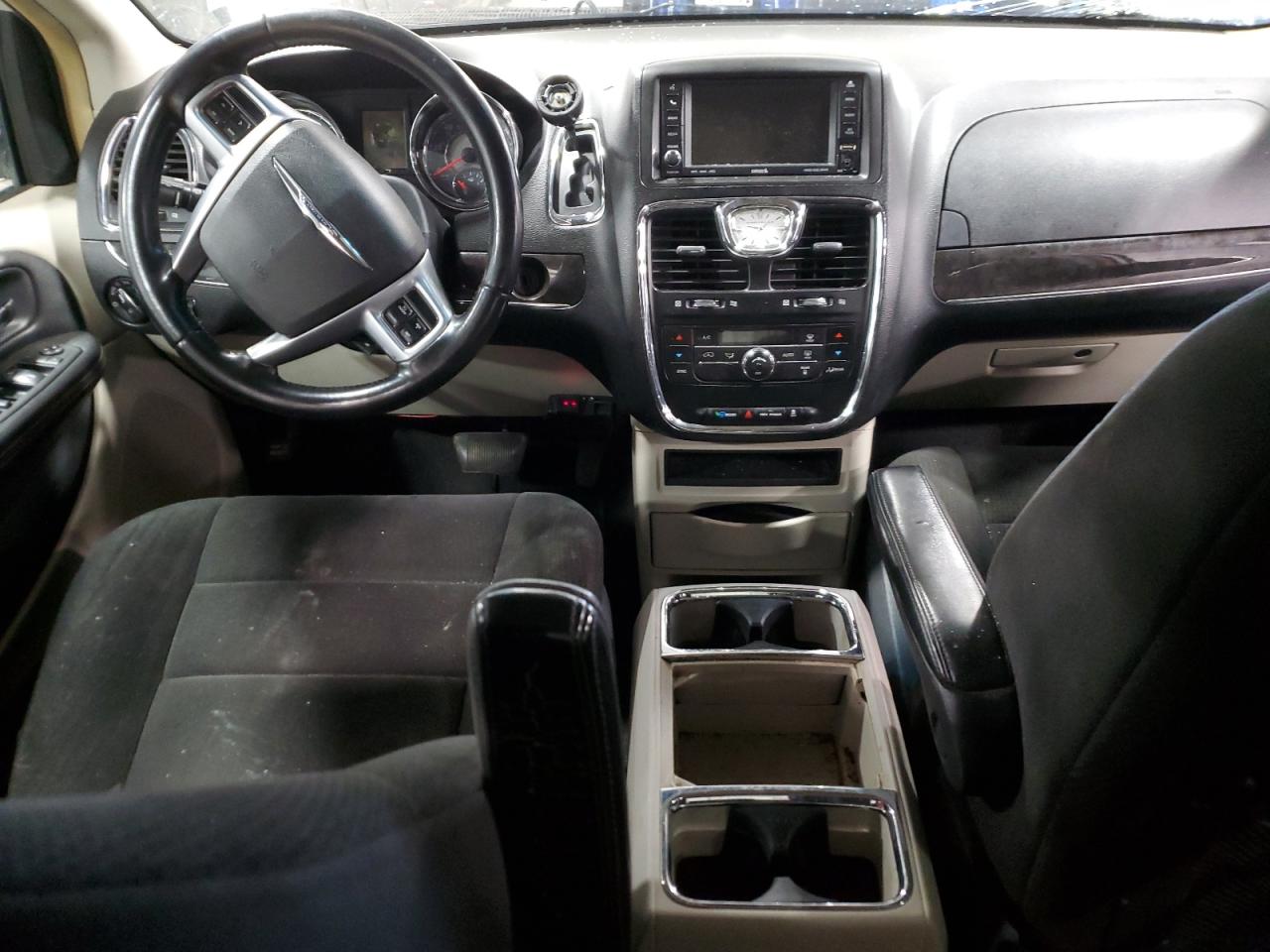 2011 Chrysler Town & Country - Image 8