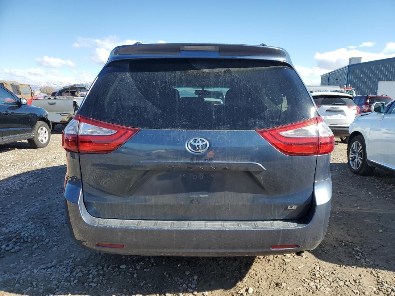 2015 Toyota Sienna - Image 6