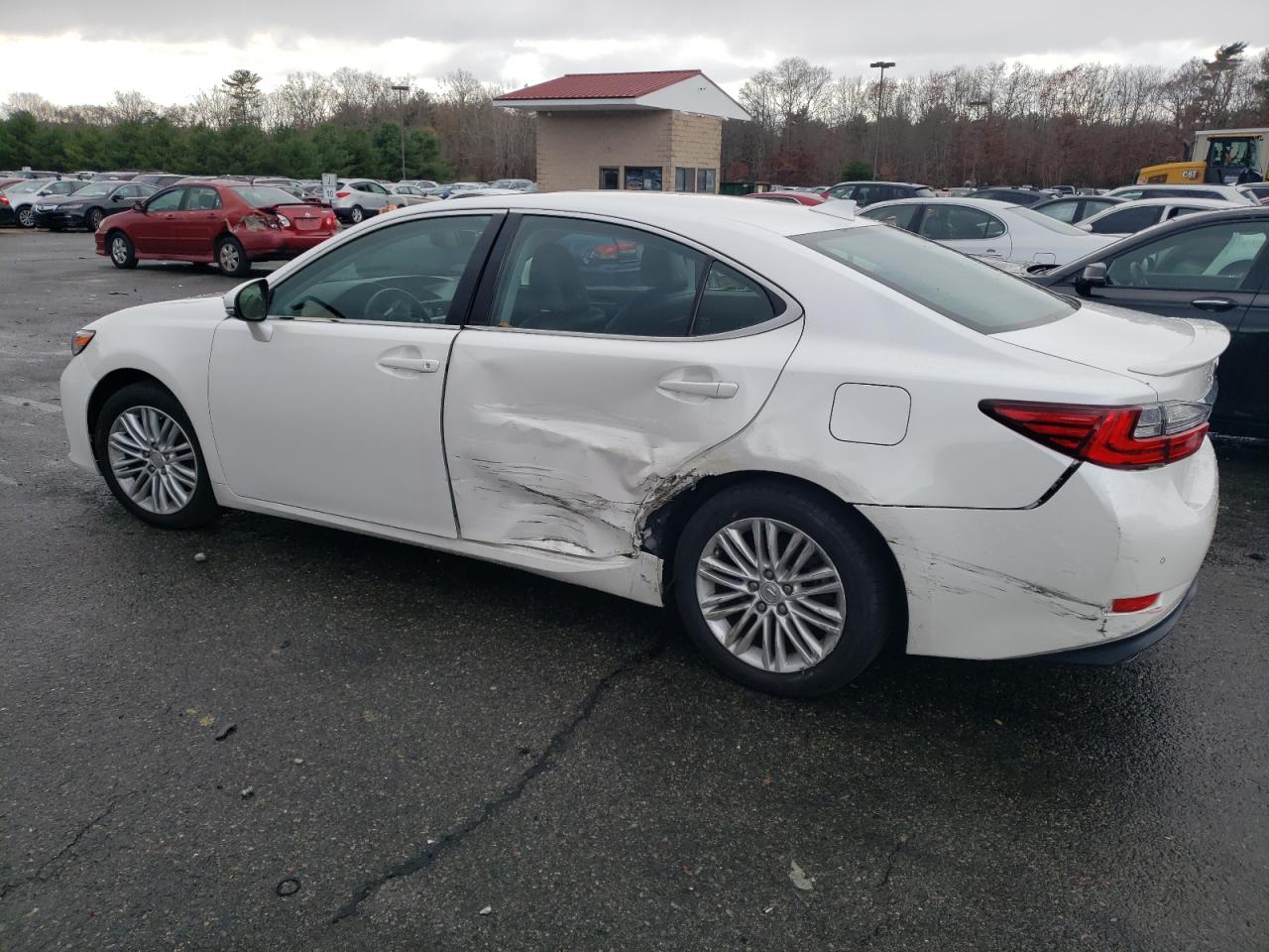 2016 Lexus ES - Image 2