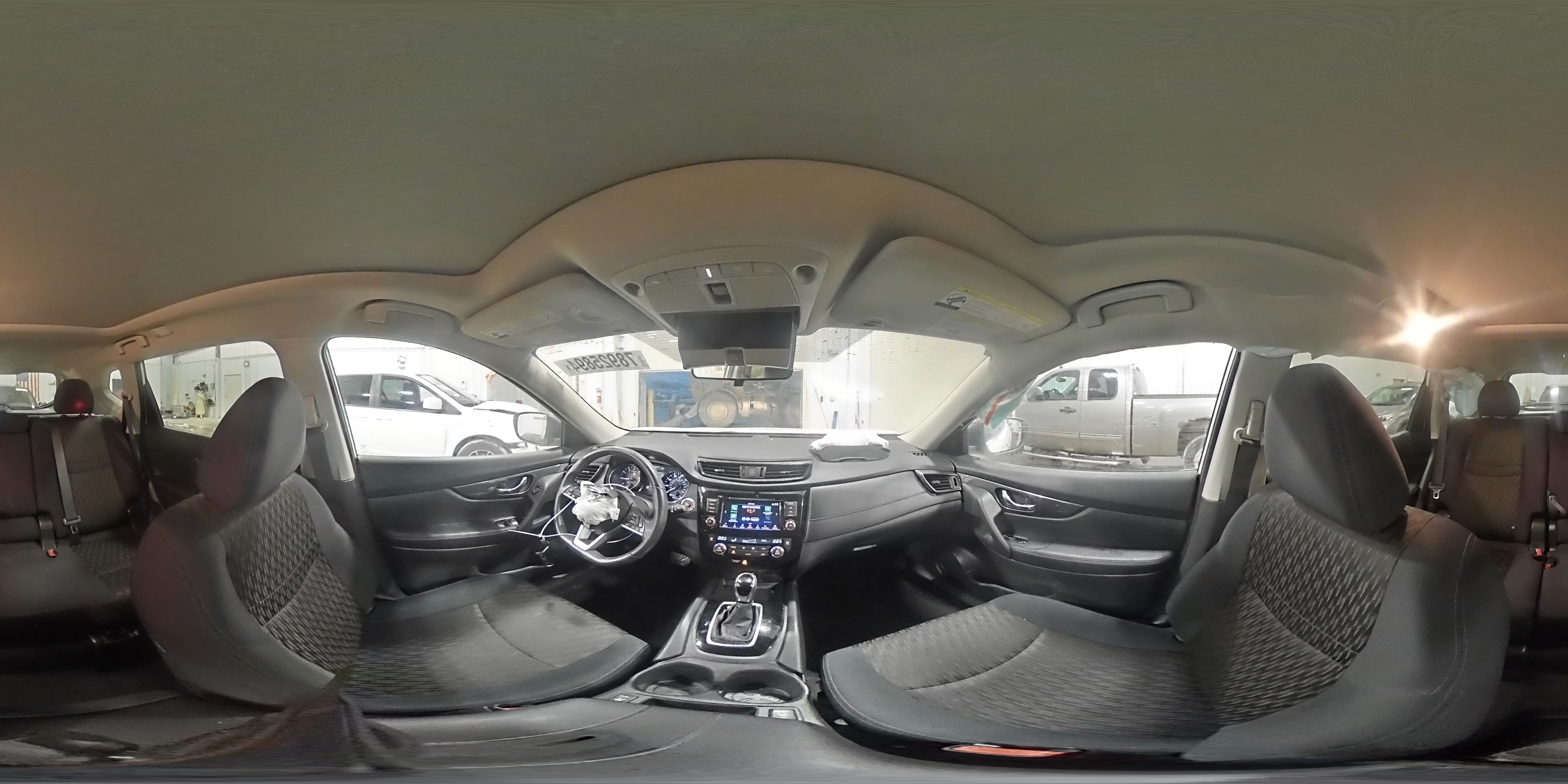 2018 Nissan Rogue - Image 15