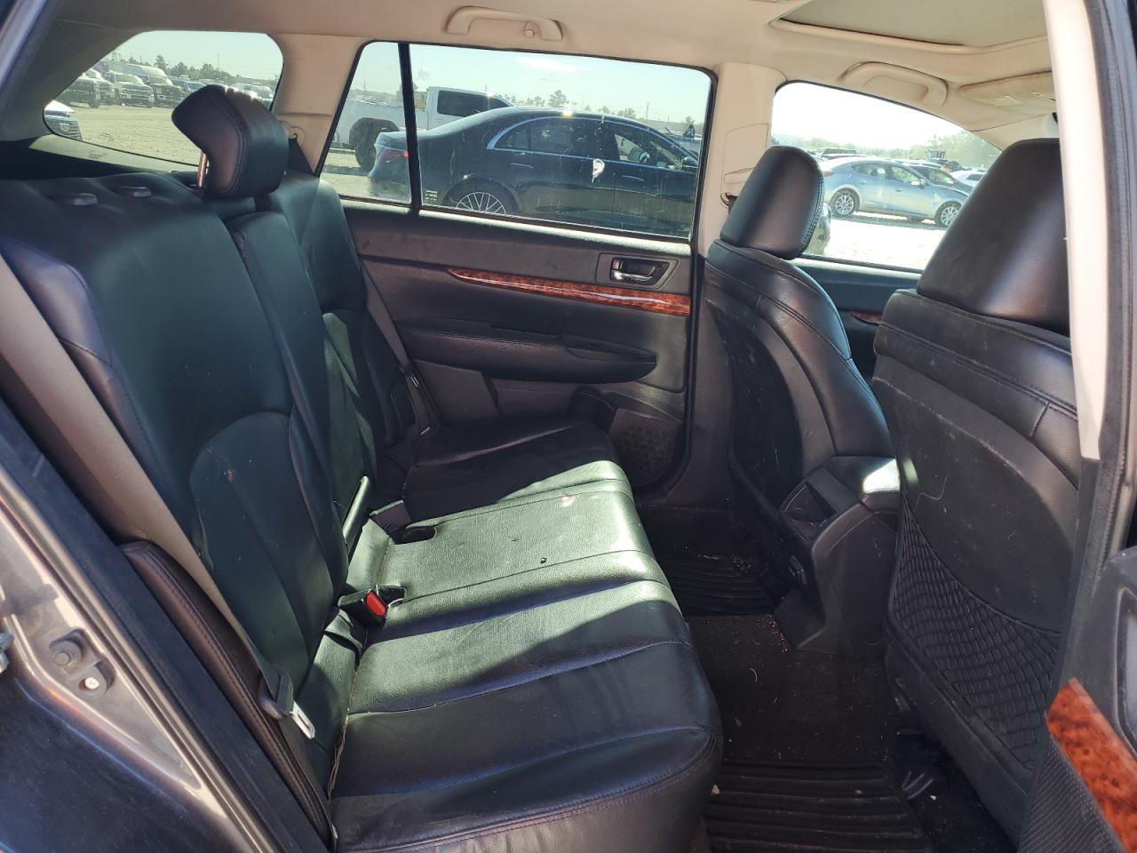 2011 Subaru Outback 2.5I Limited VIN: 4S4BRCLC6B3413284 Lot: 81244464