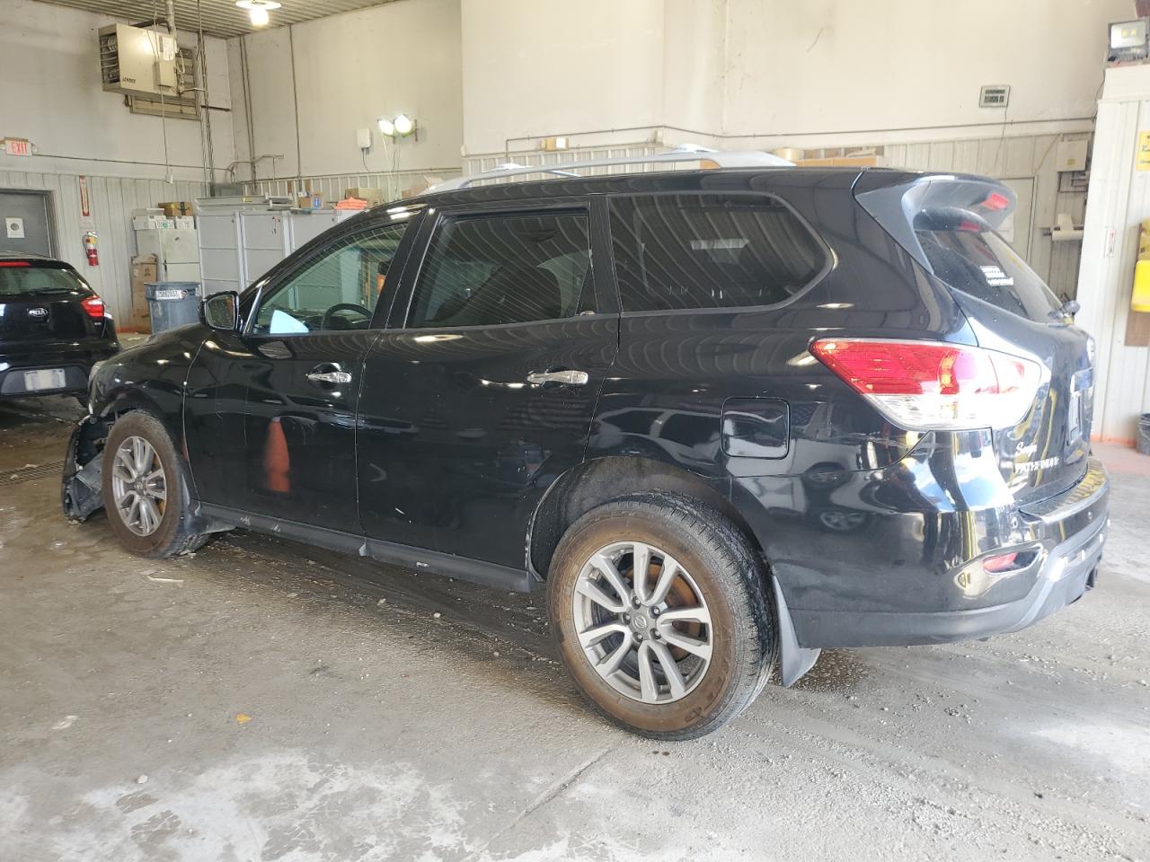 2015 Nissan Pathfinder - Image 2