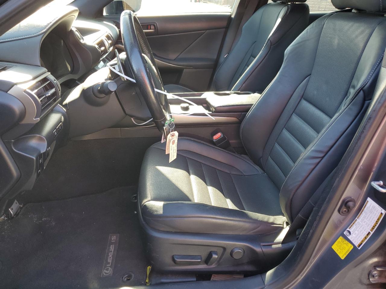 2019 Lexus IS - Image 7