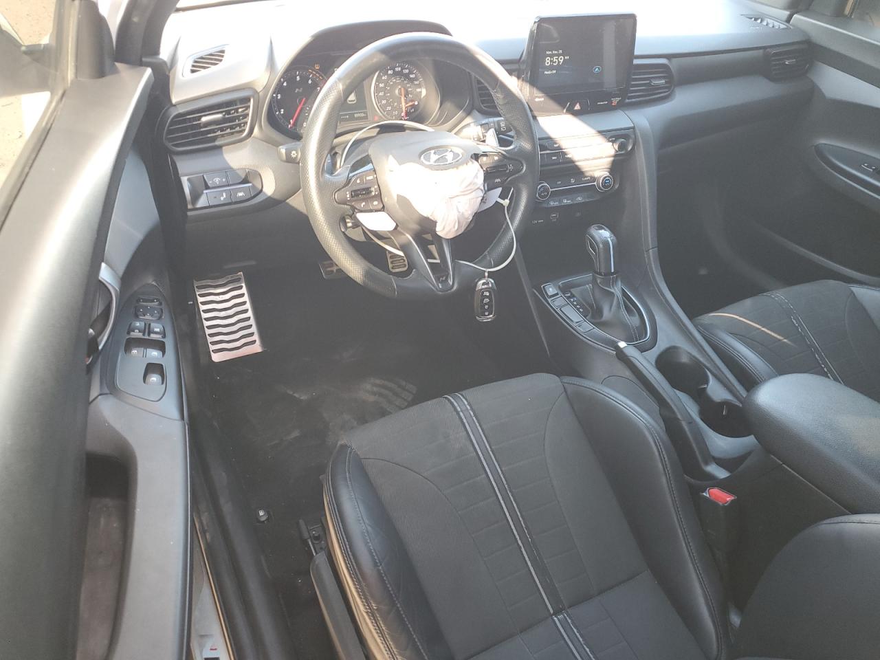 2022 Hyundai Veloster - Image 8