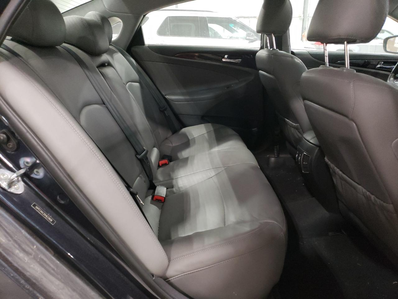 2013 Hyundai Sonata - Image 10