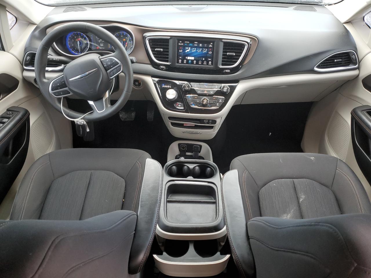 2018 Chrysler Pacifica - Image 8