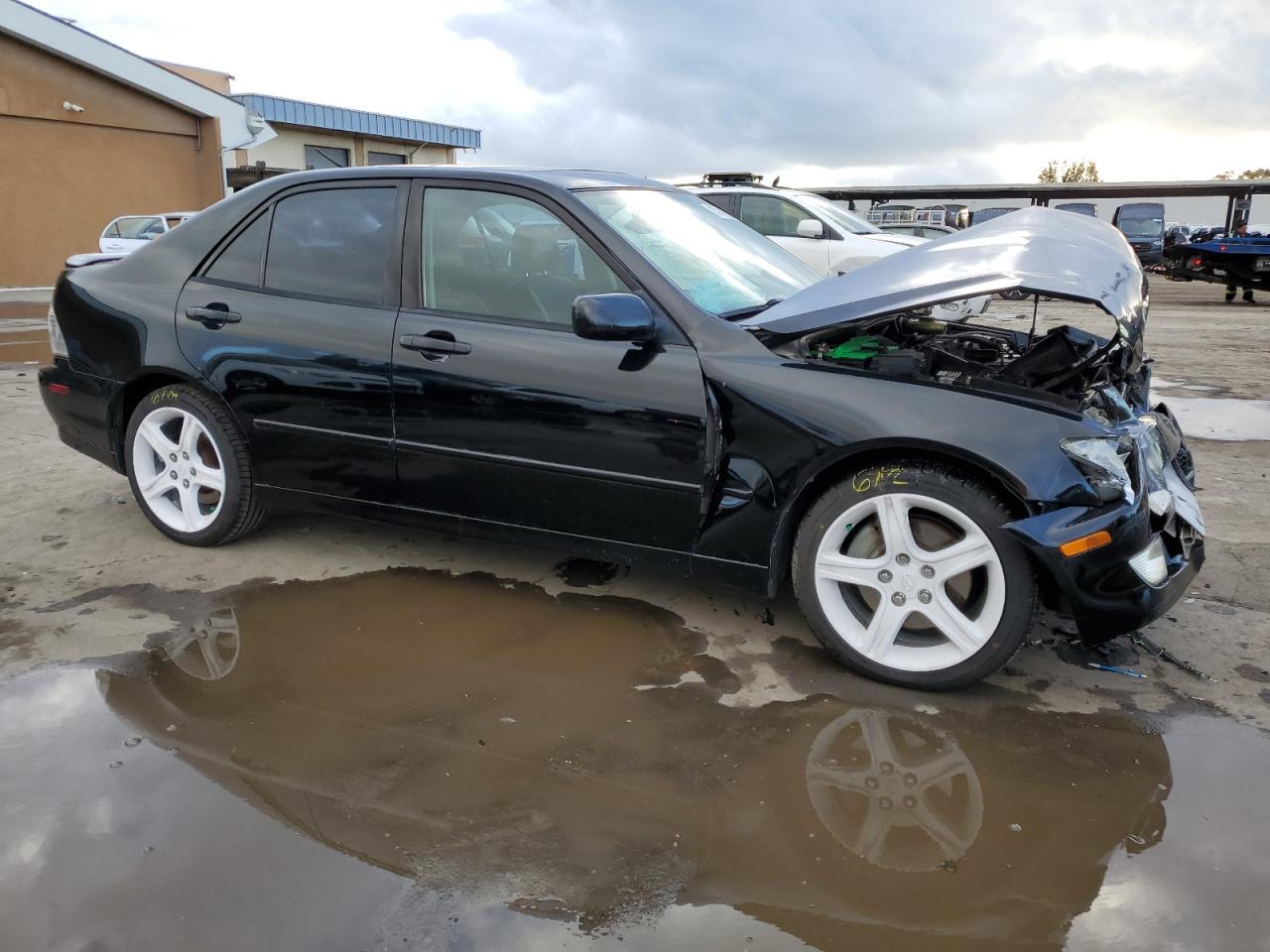 2001 Lexus IS - Image 4