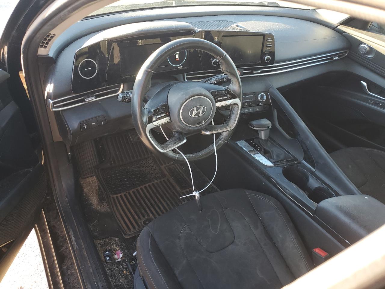 2021 Hyundai Elantra - Image 8