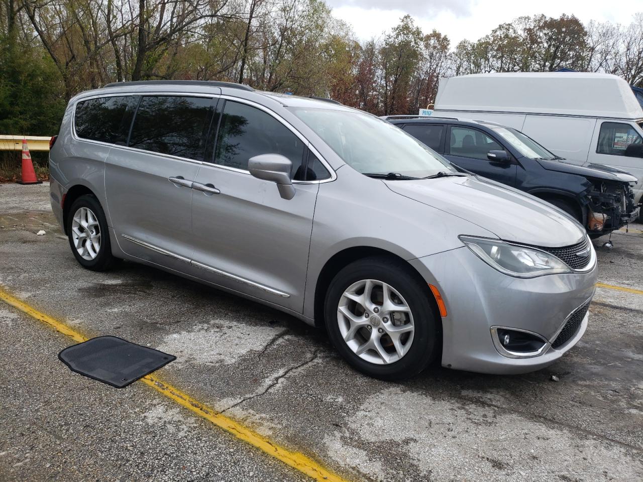 2017 Chrysler Pacifica - Image 4