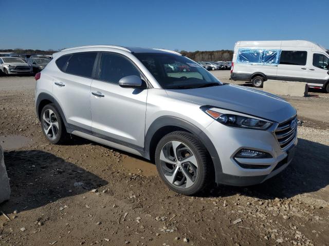  HYUNDAI TUCSON 2017 Серебристый