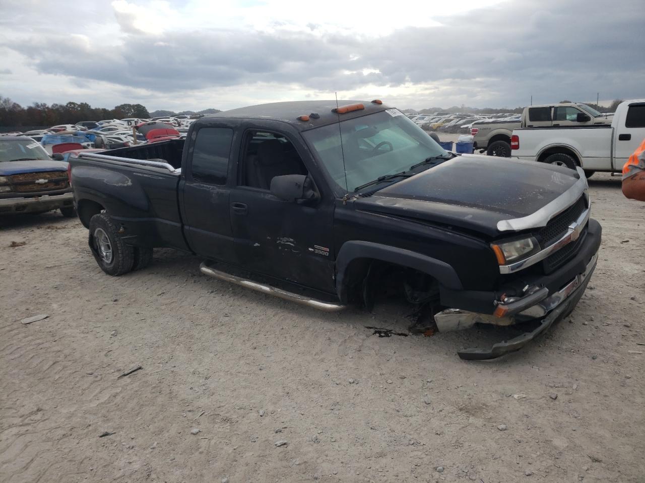2004 Chevrolet Silverado - Image 4
